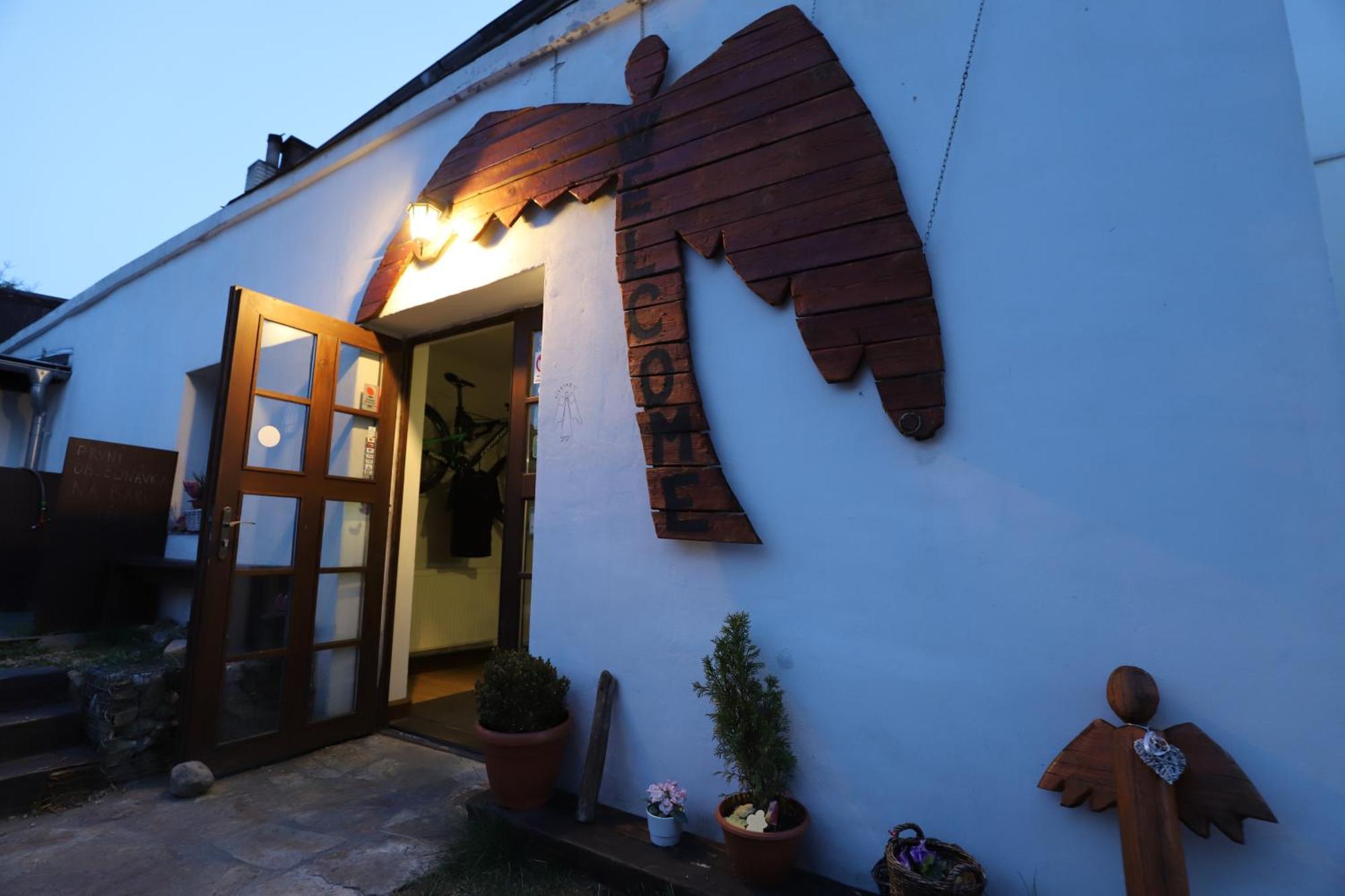 Bike Bistro A Penzion U Vsech Andelu Nove Mesto pod Smrkem Extérieur photo