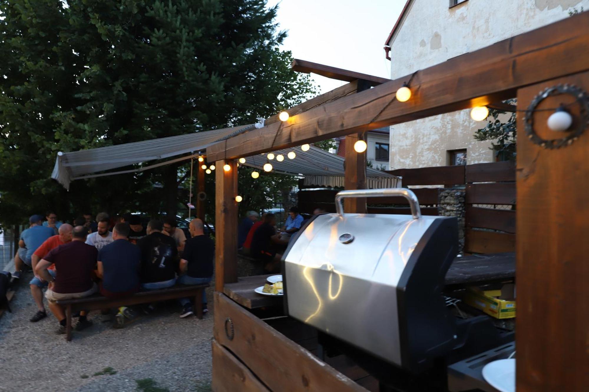 Bike Bistro A Penzion U Vsech Andelu Nove Mesto pod Smrkem Extérieur photo